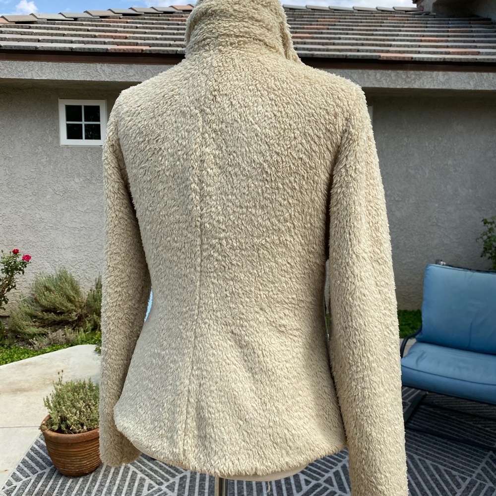 Patagonia woman’s jacket with lining  w/ faux fur - Picture 2 of 10
